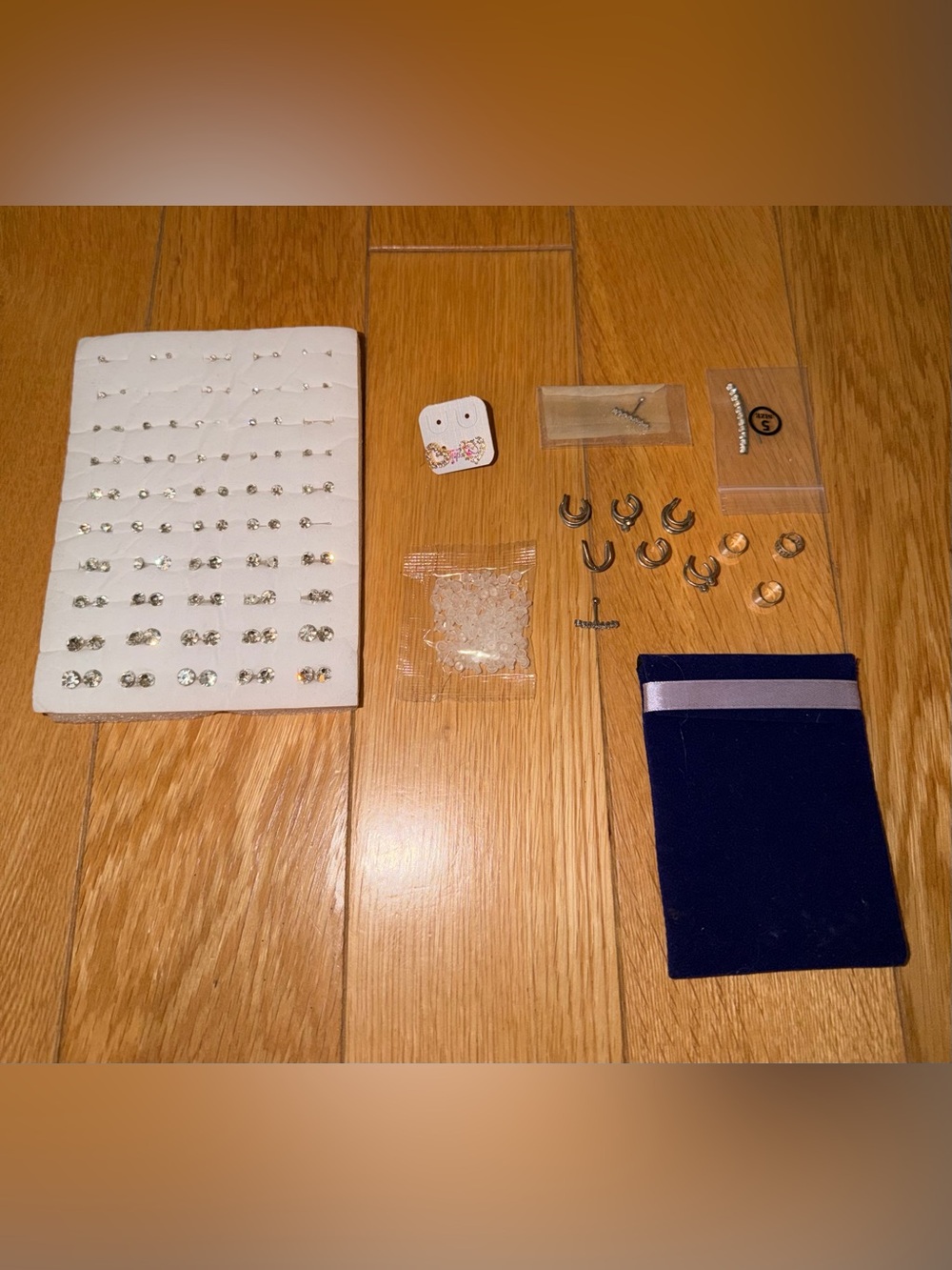 Bundle of earrings